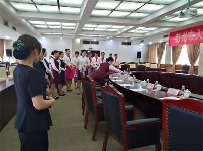 我校礼仪队开展会议服务礼仪专项培训